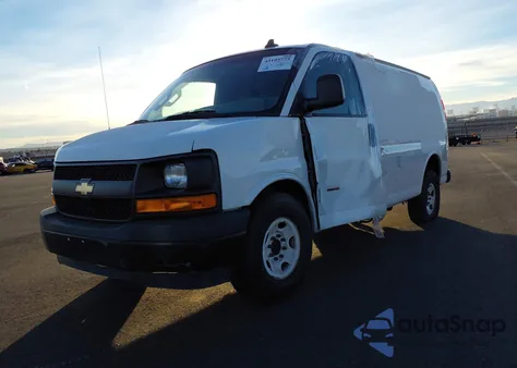 2017 Chevrolet Express 2500 Work Van z USA, uszkodzony, nr VIN 1GCWGAF11H1179652